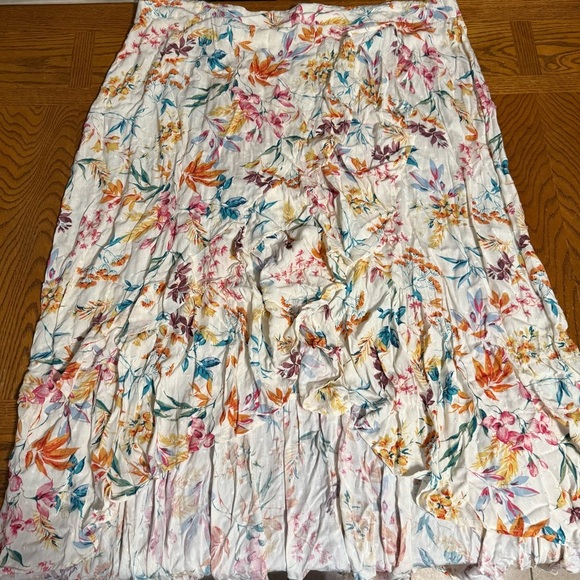 NEW Torrid Swiss Dot Ruffle Hi-Low Maxi Skirt 4X in Floral Ivory Tiered Ruffle - Picture 5 of 16